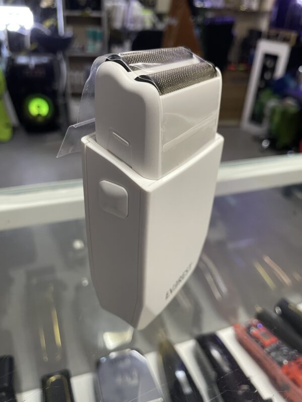 Shaver Everest White
