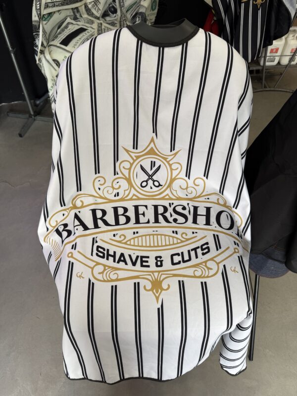 Capa barber cut  cuello silicona con botones - Image 2